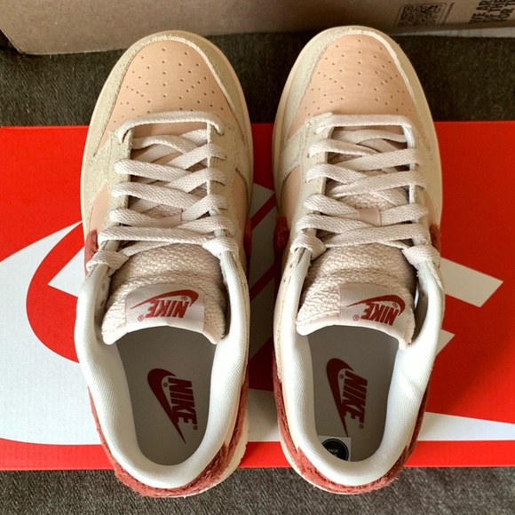 Dunk Low ‘Terry Swoosh’ - Picture 8 of 14